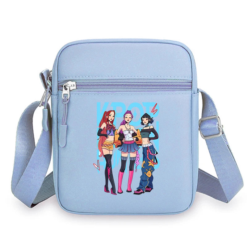 Kompakte Umhängetasche aus Nylon mit trendigem Anime Motiv für Mädchen