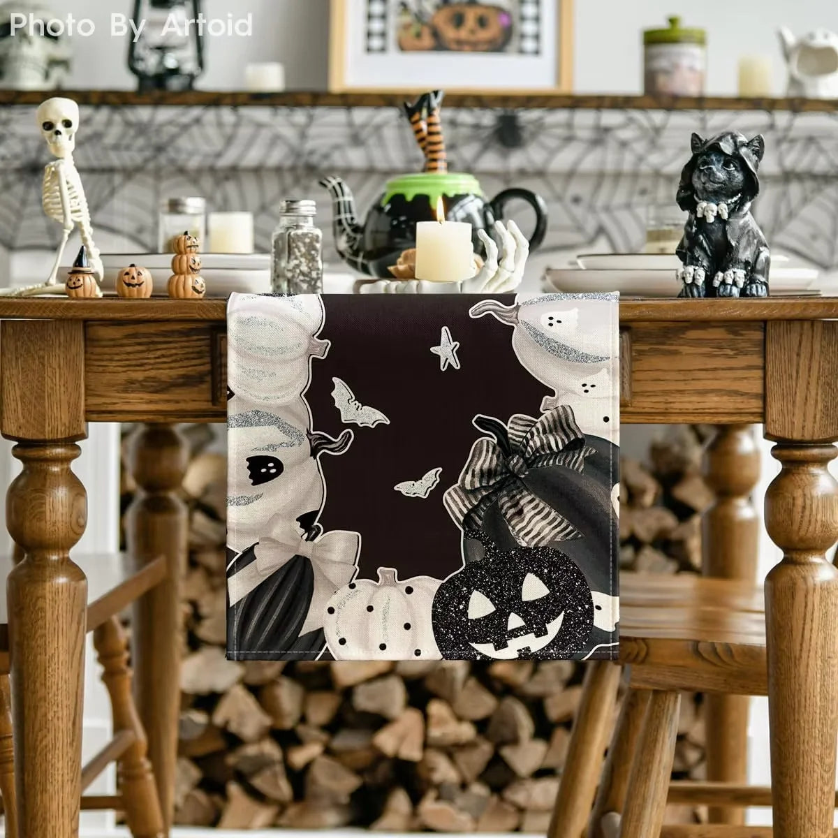 Saisonaler Halloween Tischläufer mit Kürbis und Fledermaus Motiv