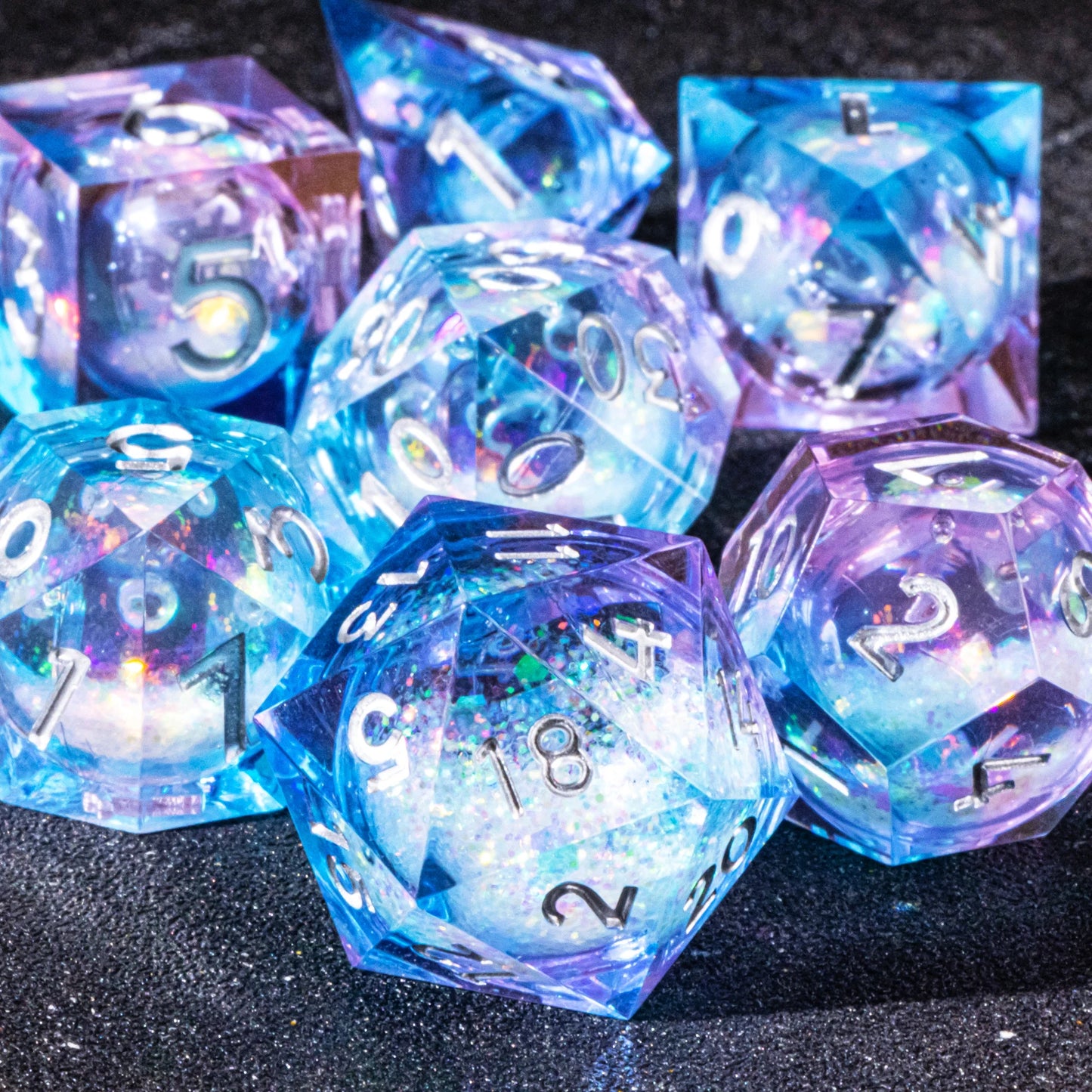 Hochwertiges 7-teiliges Würfelset für Rollenspiele mit flüssigem Kern