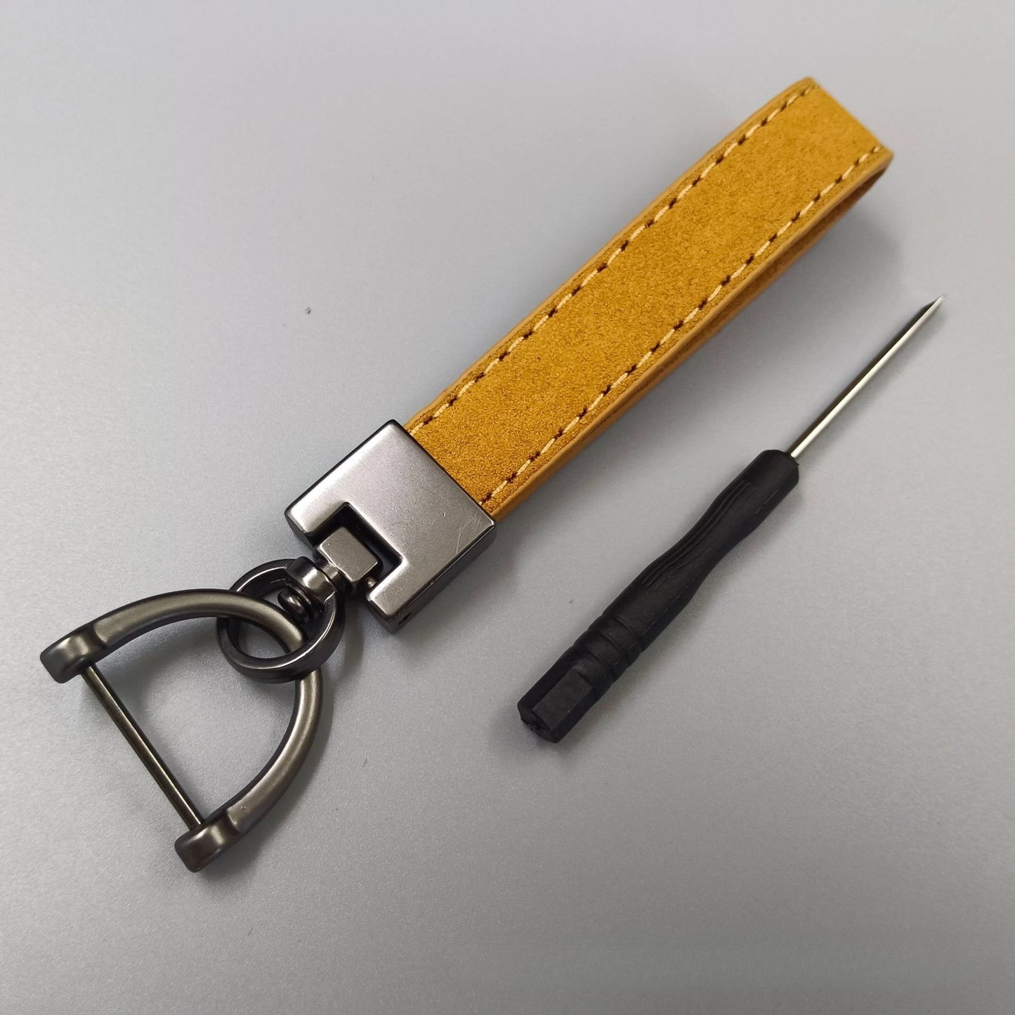 Minimalistischer Schlüsselanhänger aus Zinklegierung mit Kratzschutz