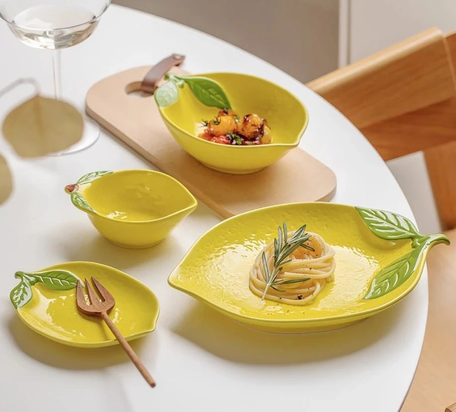 Handbemalte Keramikplatte mit kreativem Zitronendesign für die Küche