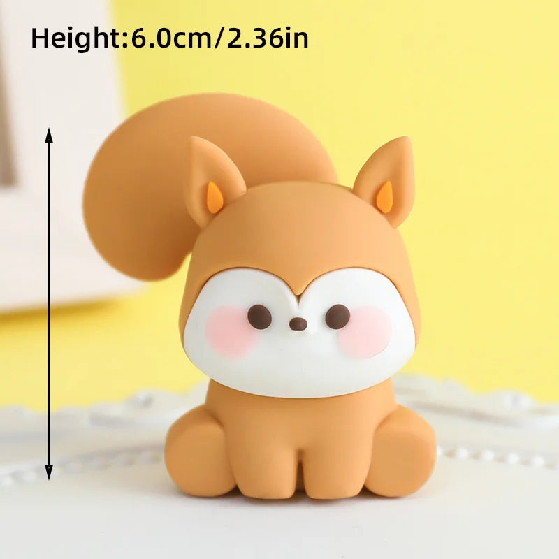 Bunte Kuchendekoration mit Dschungeltieren für Kinderpartys