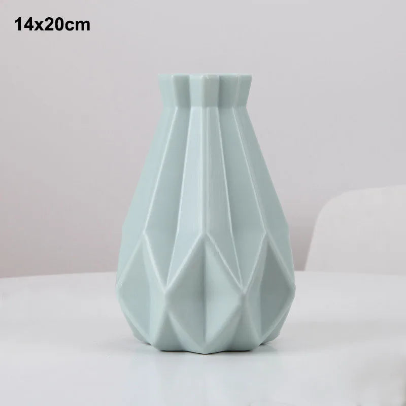 Moderne Origami Kunststoffvase für Tischdekoration und Blumenarrangements
