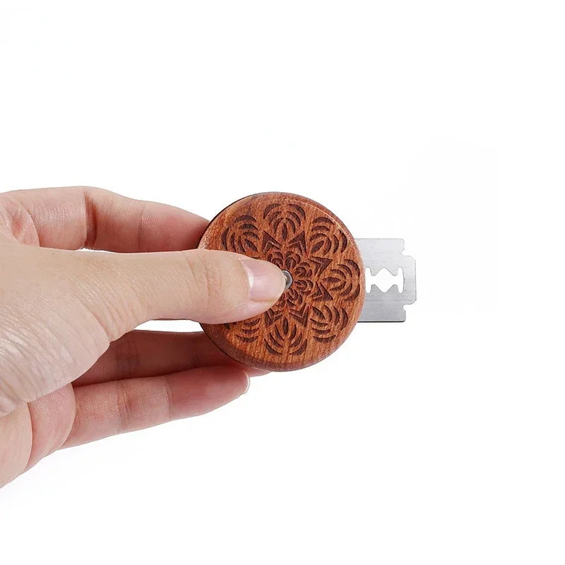 Brot Teigschneider für perfekte Muster an französischem Brot