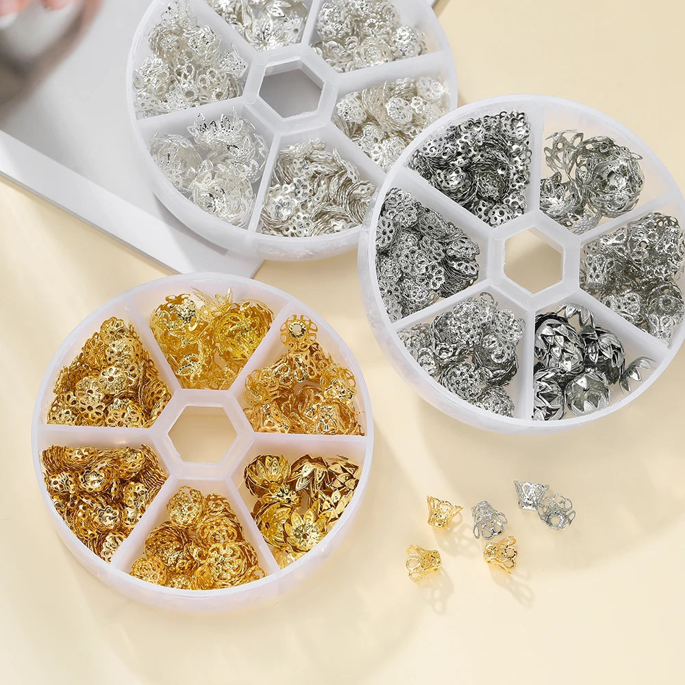 650-teiliges DIY Schmuckset mit Blumen Perlen Endkappen und Quasten