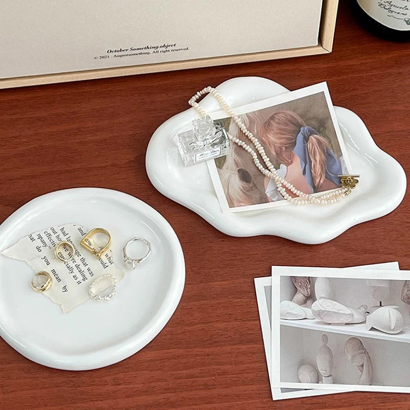 Kreatives Schmuckablage Tablett in Wolkenform aus Keramik