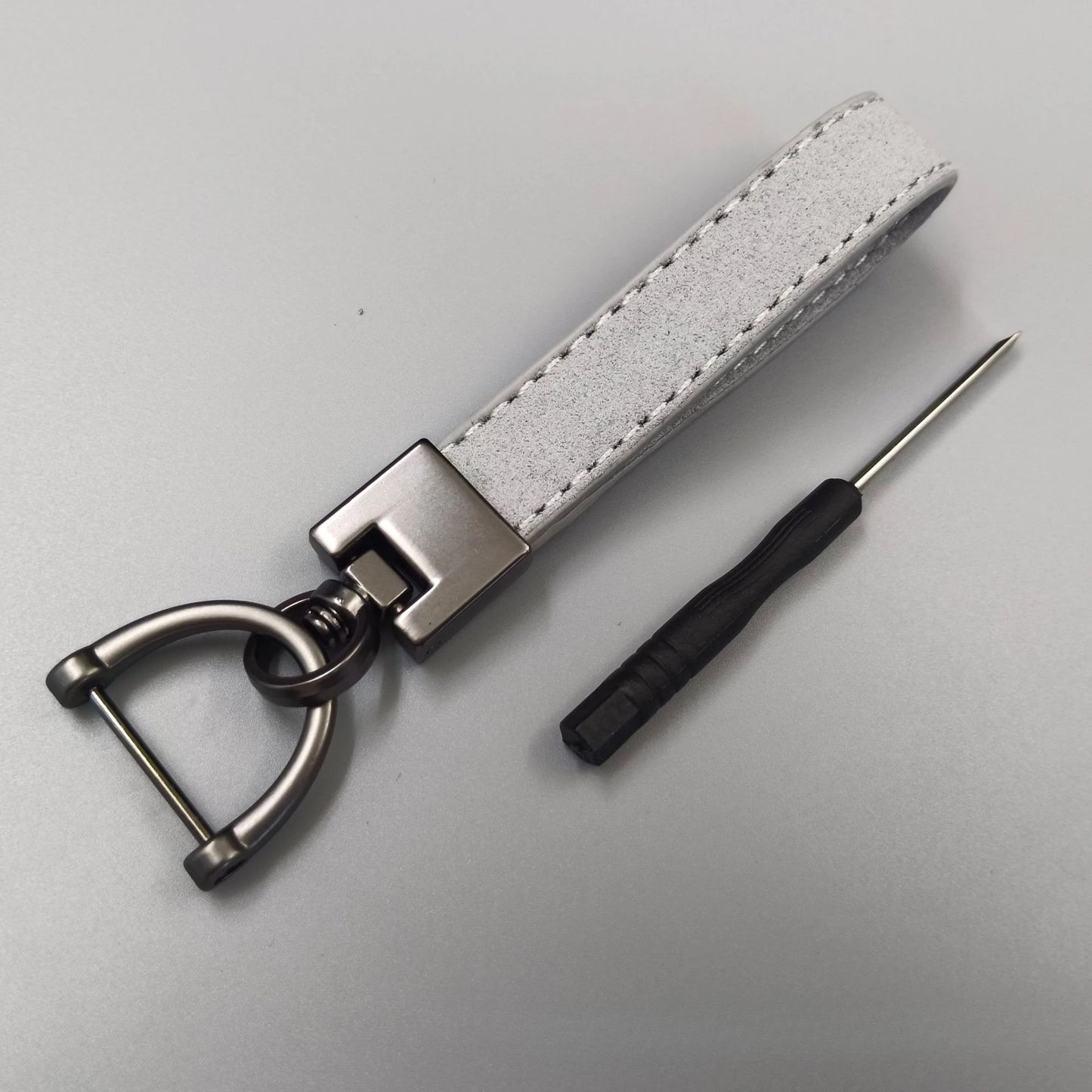 Minimalistischer Schlüsselanhänger aus Zinklegierung mit Kratzschutz