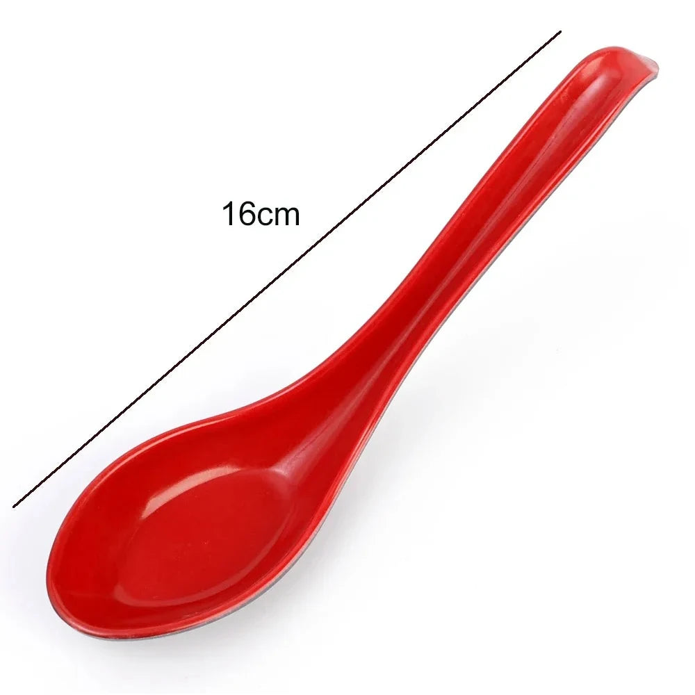 Sicherer Suppenlöffel mit langem Griff Haken für heiße Speisen