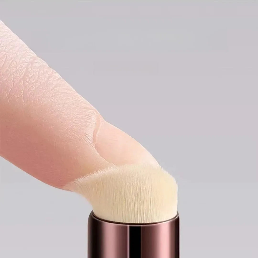 Runder Lippenpinsel für präzises Auftragen von Lippenstift und Concealer - Tragbar