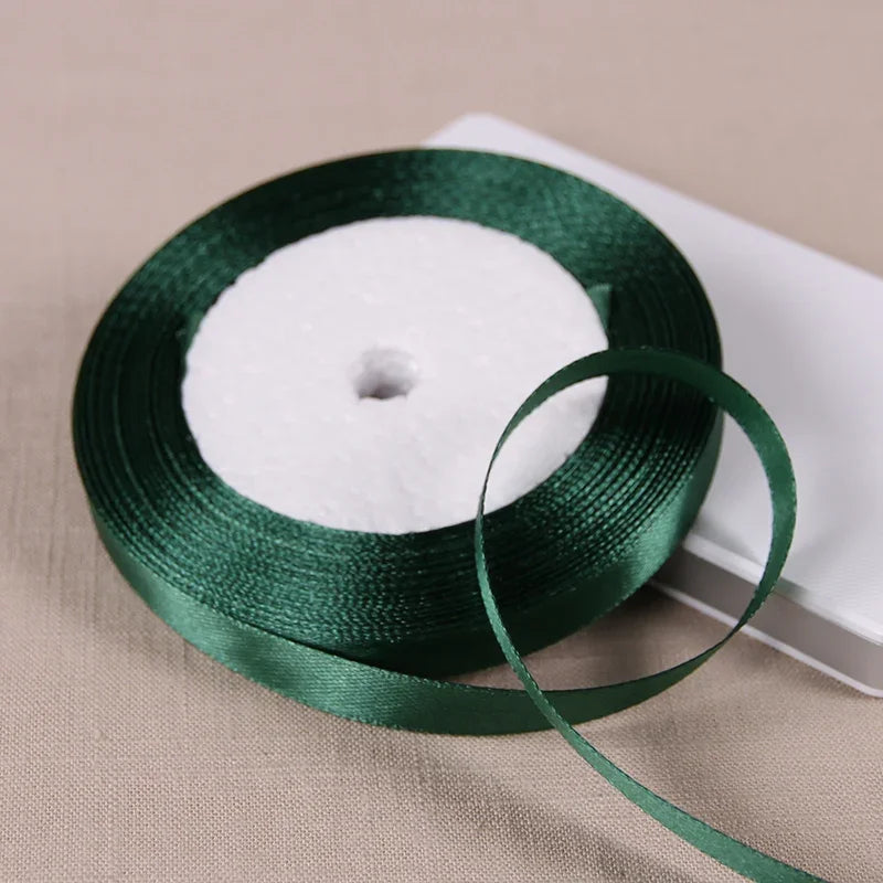 Vielseitiges Polyesterband für Dekoration und Bastelprojekte