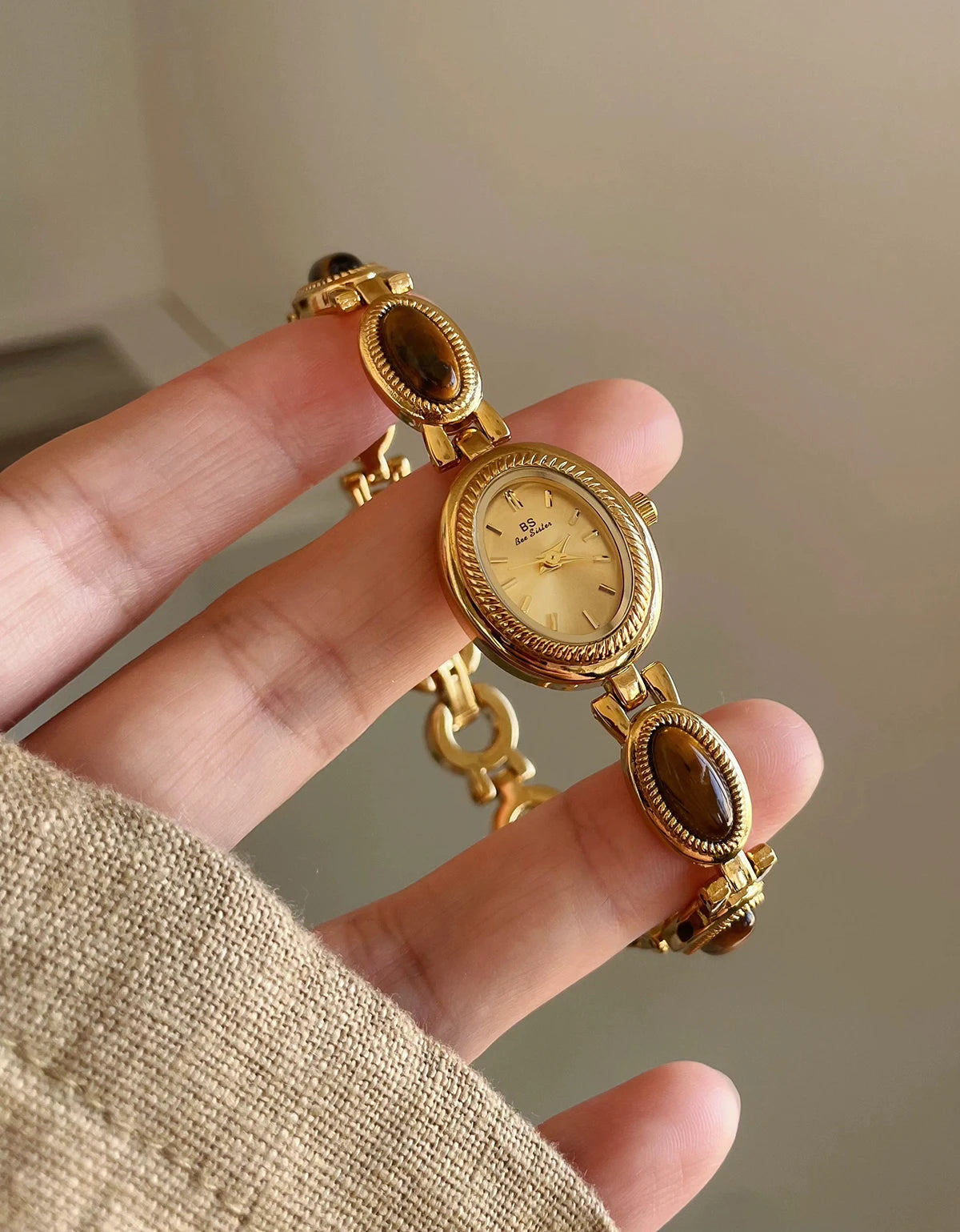 Elegante Damenuhr mit grünem Jade-Quarz Armband und Wasserschutz