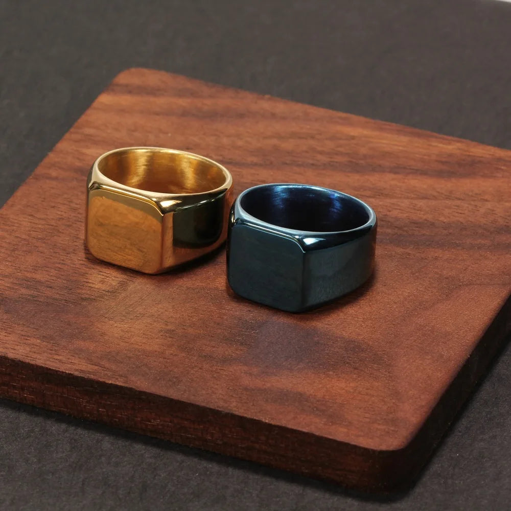 Quadratischer Herrenring aus 316L Edelstahl 14 mm breit, robust - stilvoll