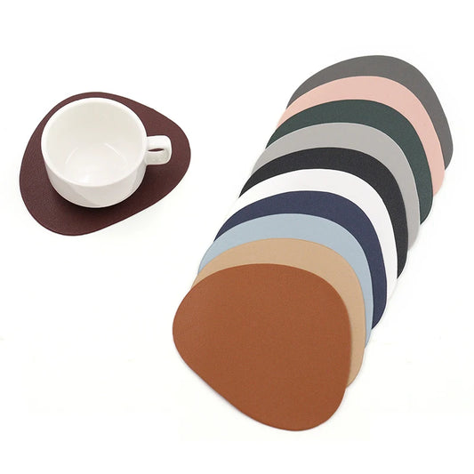 Set aus runden Tischsets und Untersetzern aus Kunstleder hitzebeständig