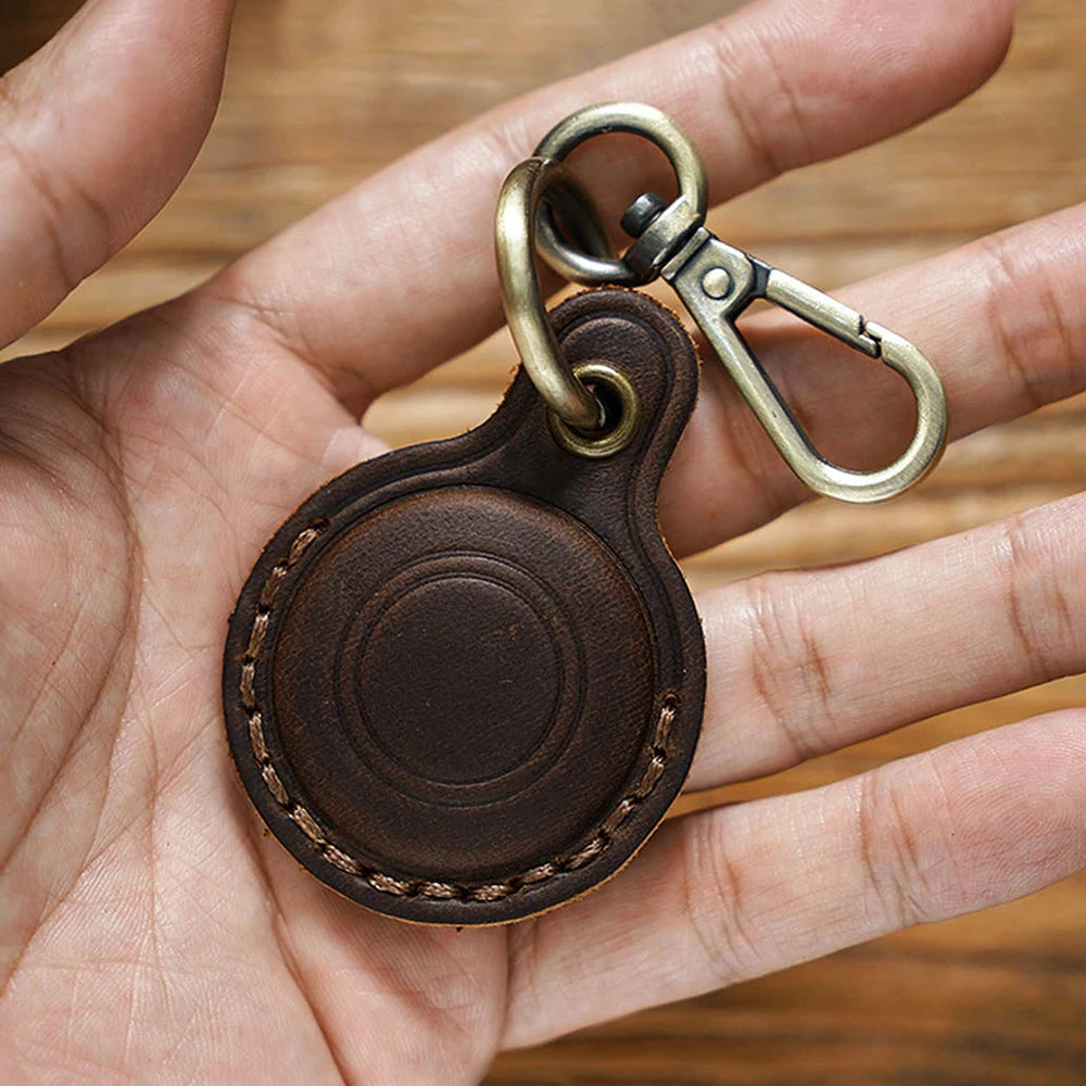 Strukturierter Rindsleder Schlüsselanhänger mit Airtag Etui und Karabiner