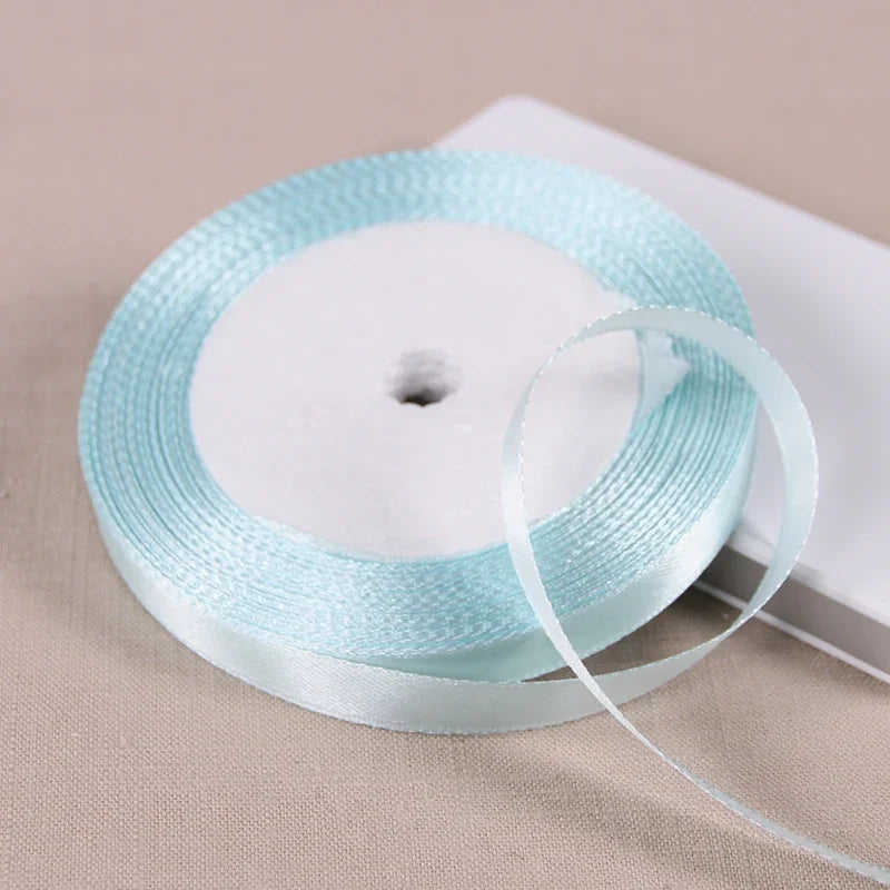 Vielseitiges Polyesterband für Dekoration und Bastelprojekte