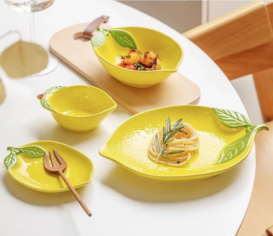 Handbemalte Keramikplatte mit kreativem Zitronendesign für die Küche