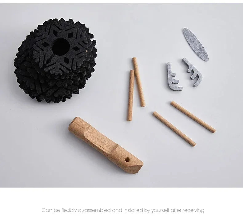 Kreativer isolierter Getränkeuntersetzer aus Filz in Hirschform