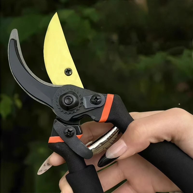 Praktische Gartenschere für Obstbäume mit rutschfestem Griff und PTFE-Klinge