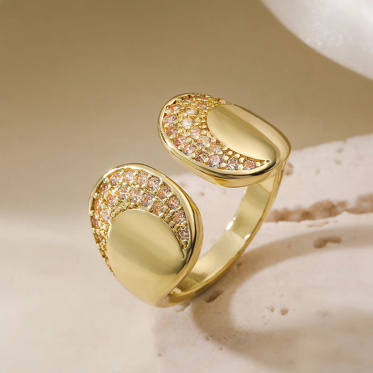 Eleganter Kupfer Ring mit AAA Zirkonia und Geometrischem Design für Frauen