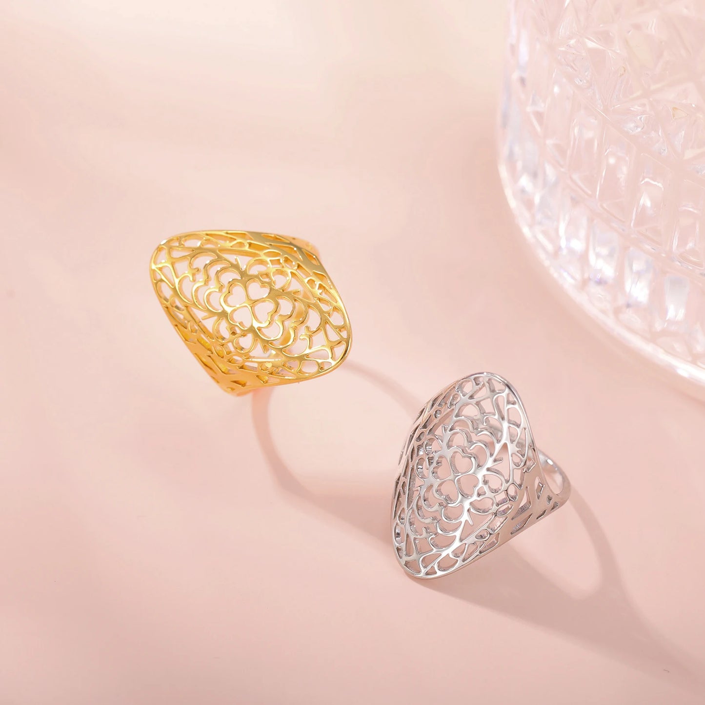 Filigraner Edelstahlring mit 18 Karat Vergoldung für Damen