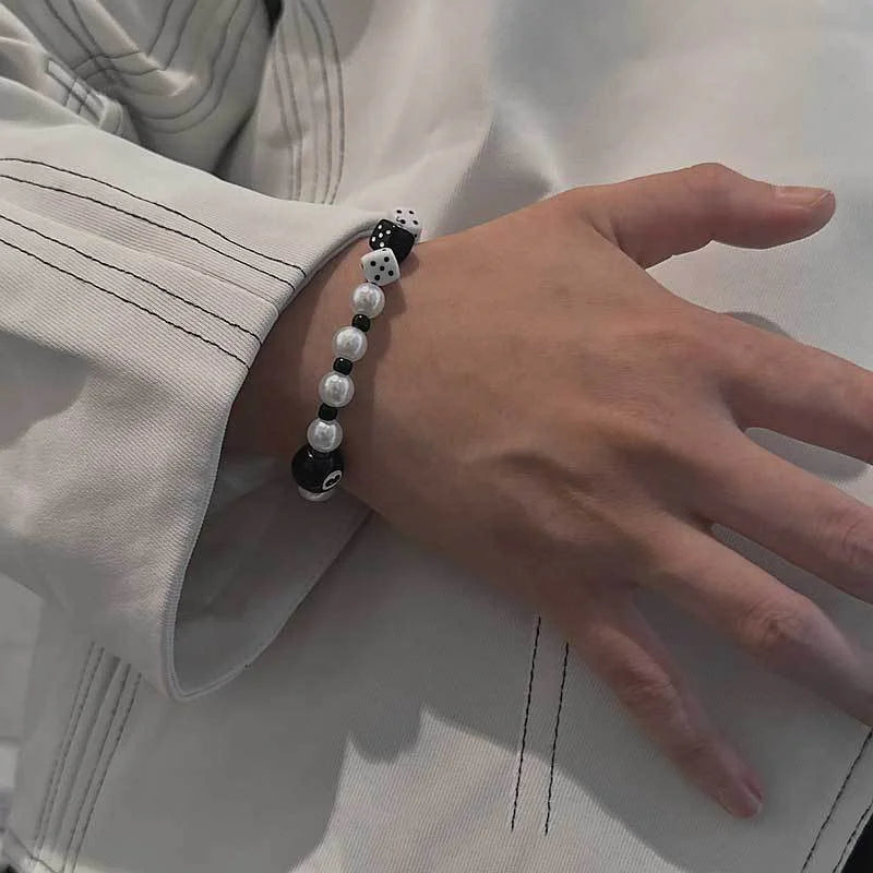 Elastisches Unisex Armband mit schwarzen Perlen Kugeln und Einstellbar