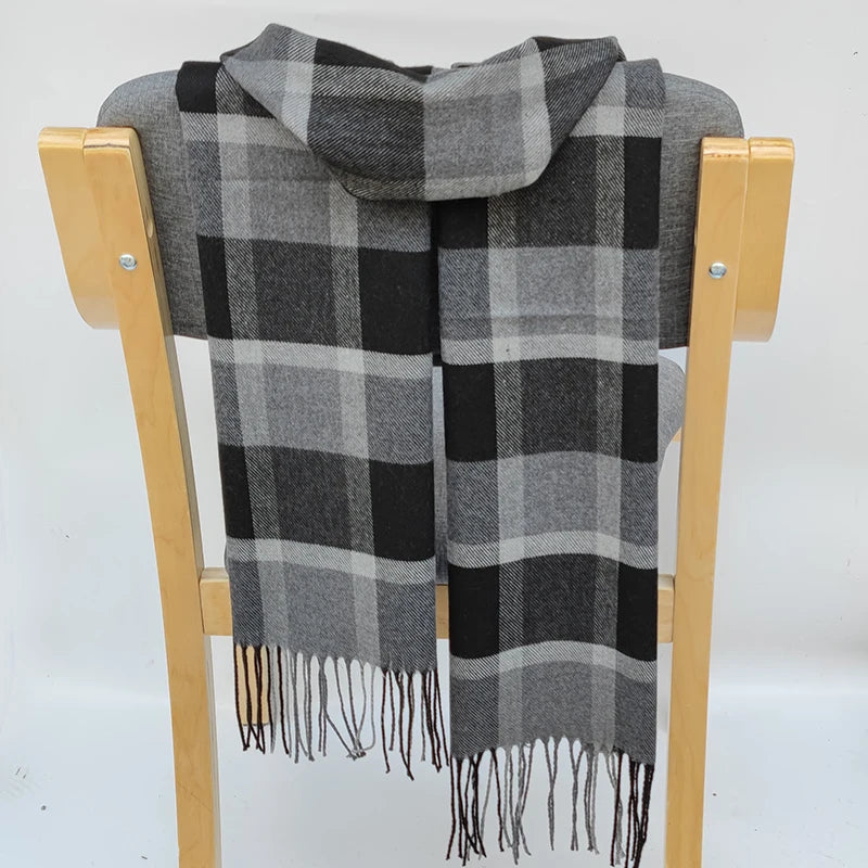 Vielseitiger Unisex Schal mit Karo Muster für alle Jahreszeiten