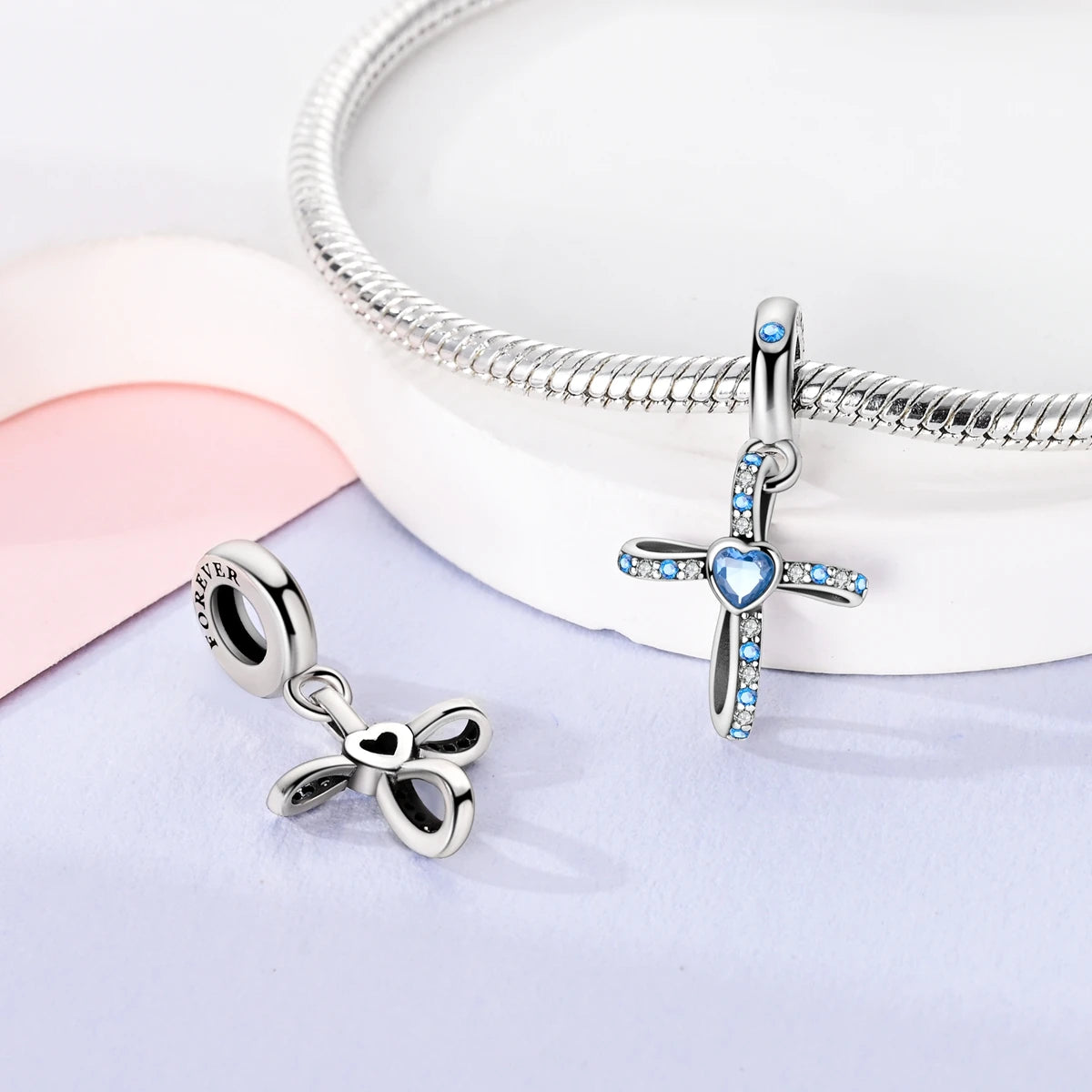 Edler Charm-Anhänger aus 925er Silber mit funkelndem blauem Zirkon – perfekt für DIY-Schmuck