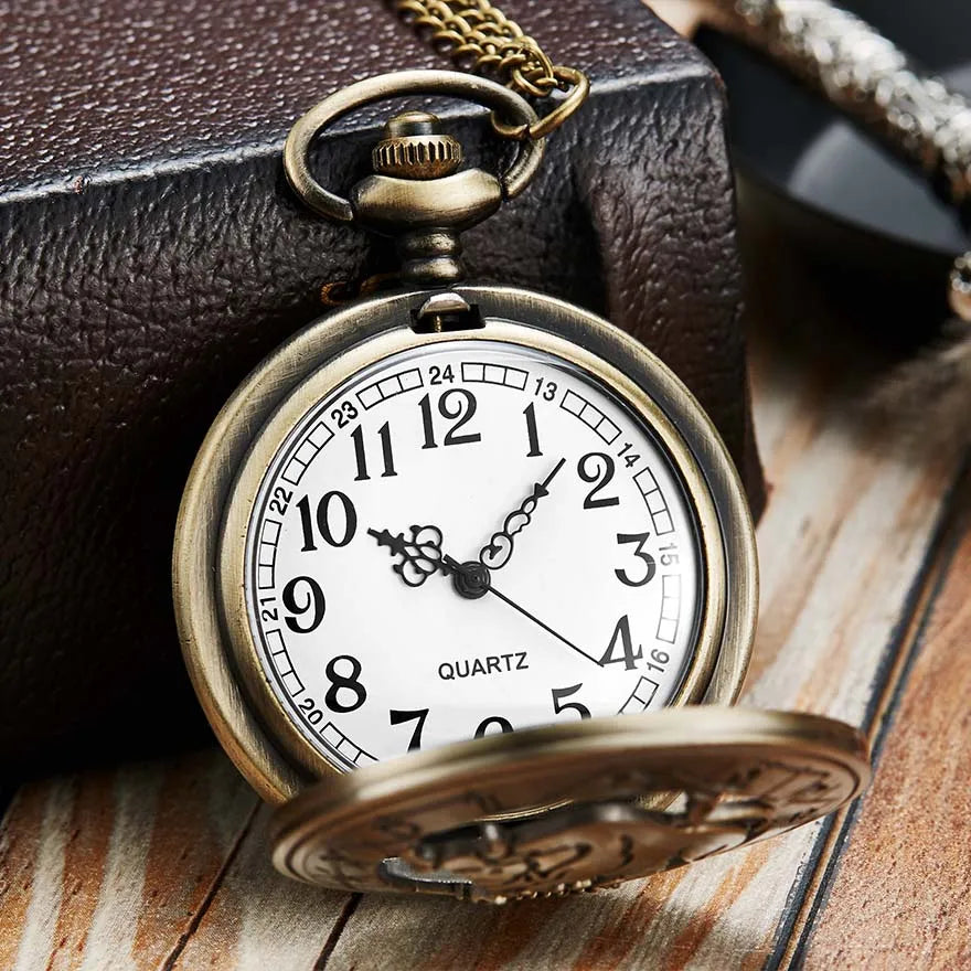 Retro Taschenuhr mit Sternbildern - Elegantes Design - Quarzuhrwerk - Unisex