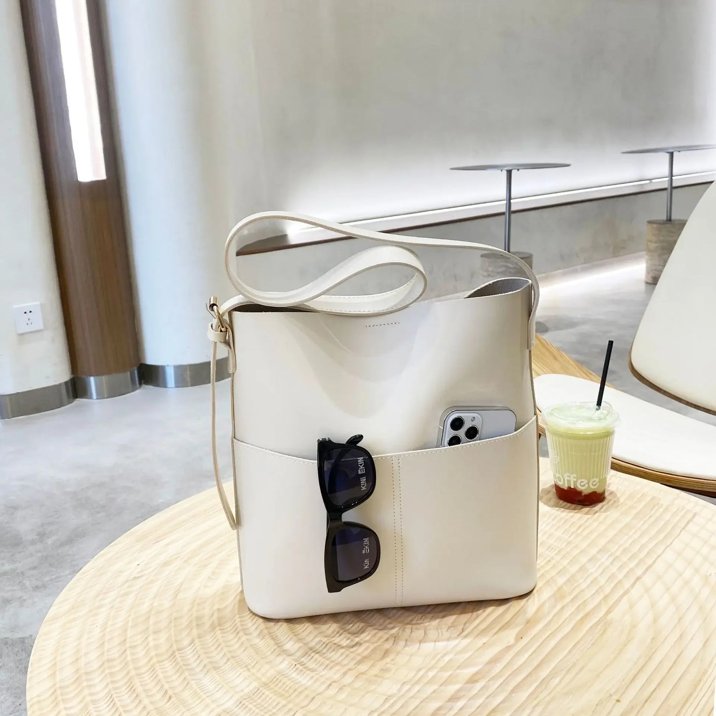 Modische Damen Lederschultertasche im Eimerstil für Alltag und Herbst