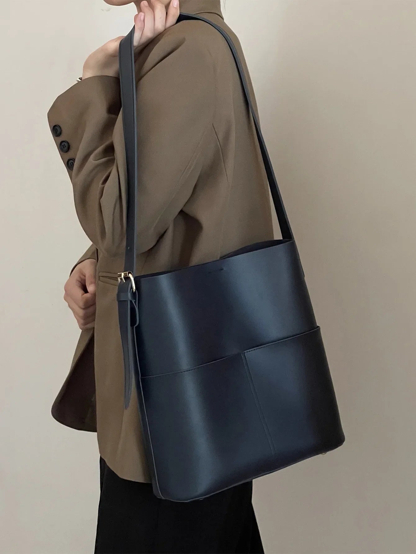 Modische Damen Lederschultertasche im Eimerstil für Alltag und Herbst