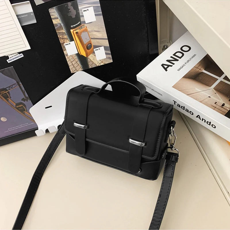 Elegante PU Leder Umhängetasche für Männer im Flip Stil