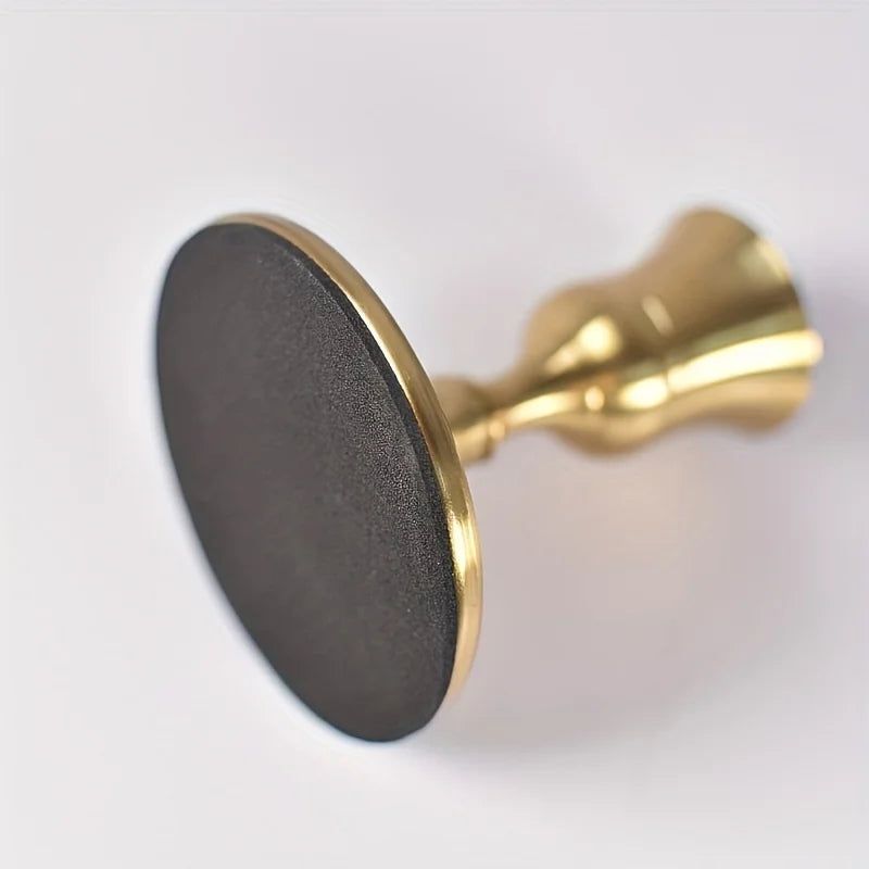 2er Set goldener Kegel Kerzenhalter für festliche Tischdekoration