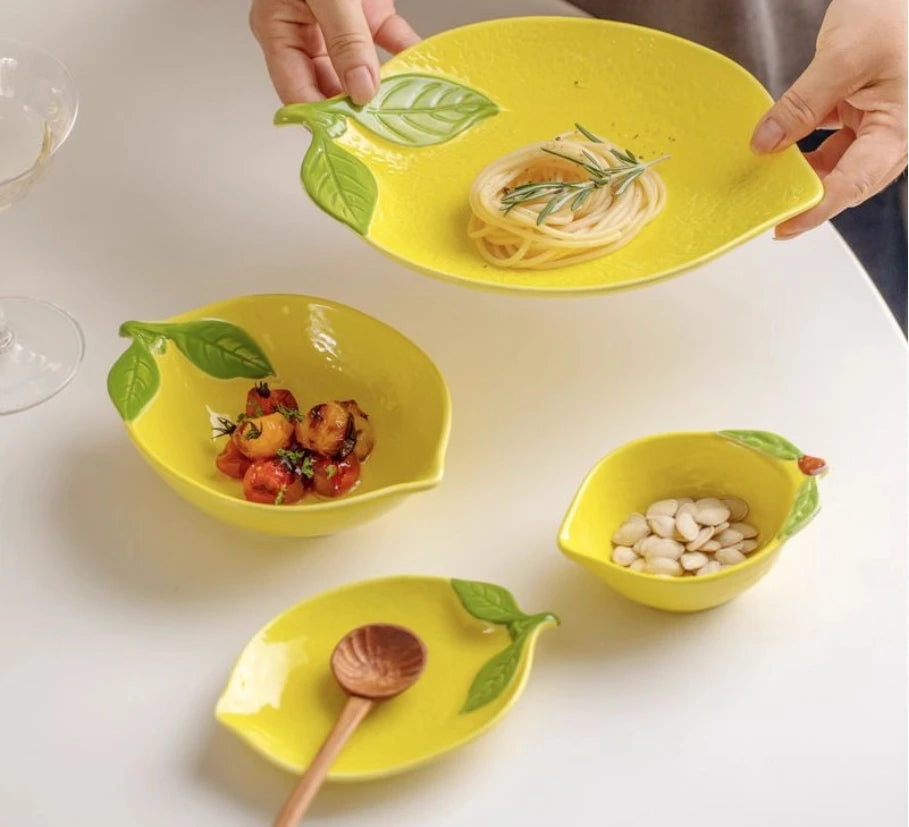 Handbemalte Keramikplatte mit kreativem Zitronendesign für die Küche