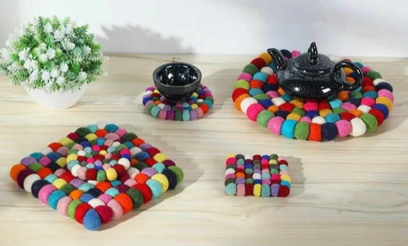 Weiche, farbige Tischuntersetzer aus Wollfilz