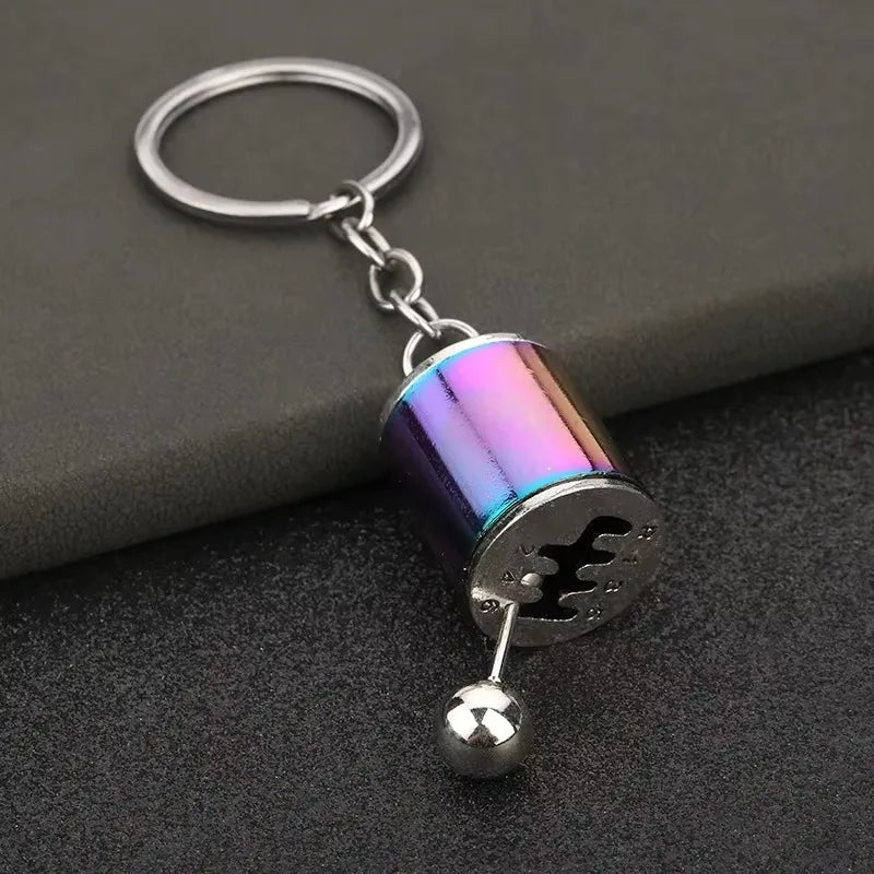 Robuster Edelstahl Schlüsselanhänger im Autoteile-Design – Perfektes Männergeschenk