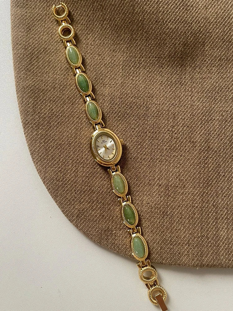 Elegante Damenuhr mit grünem Jade-Quarz Armband und Wasserschutz