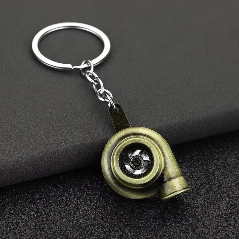 Robuster Edelstahl Schlüsselanhänger im Autoteile-Design – Perfektes Männergeschenk