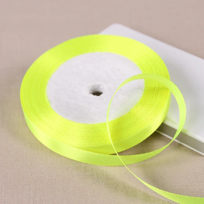 Vielseitiges Polyesterband für Dekoration und Bastelprojekte