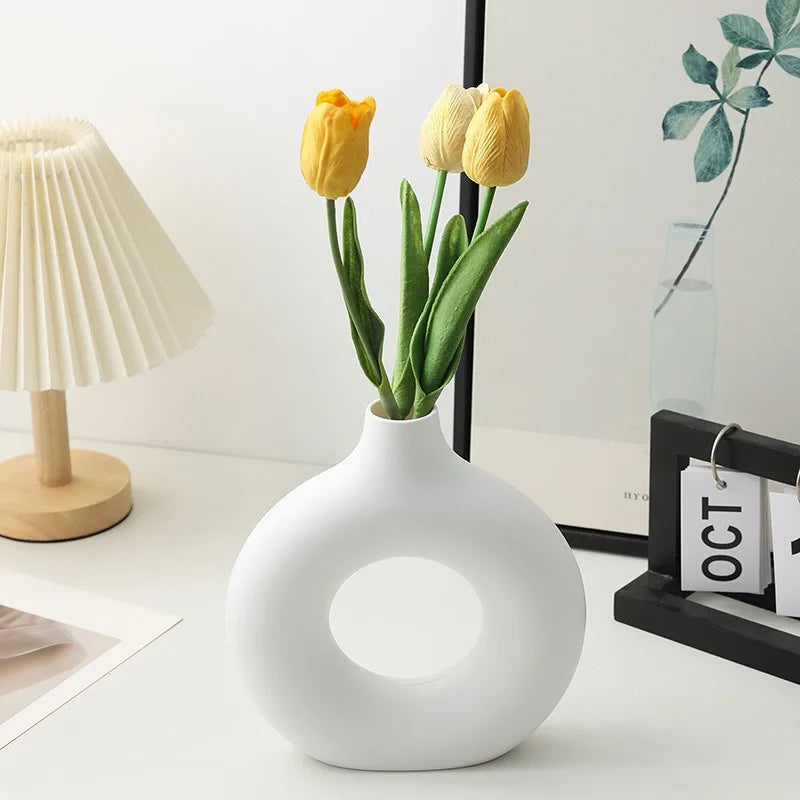 Moderne Reinweiße Donut Design Vase für stilvolle Tischdeko