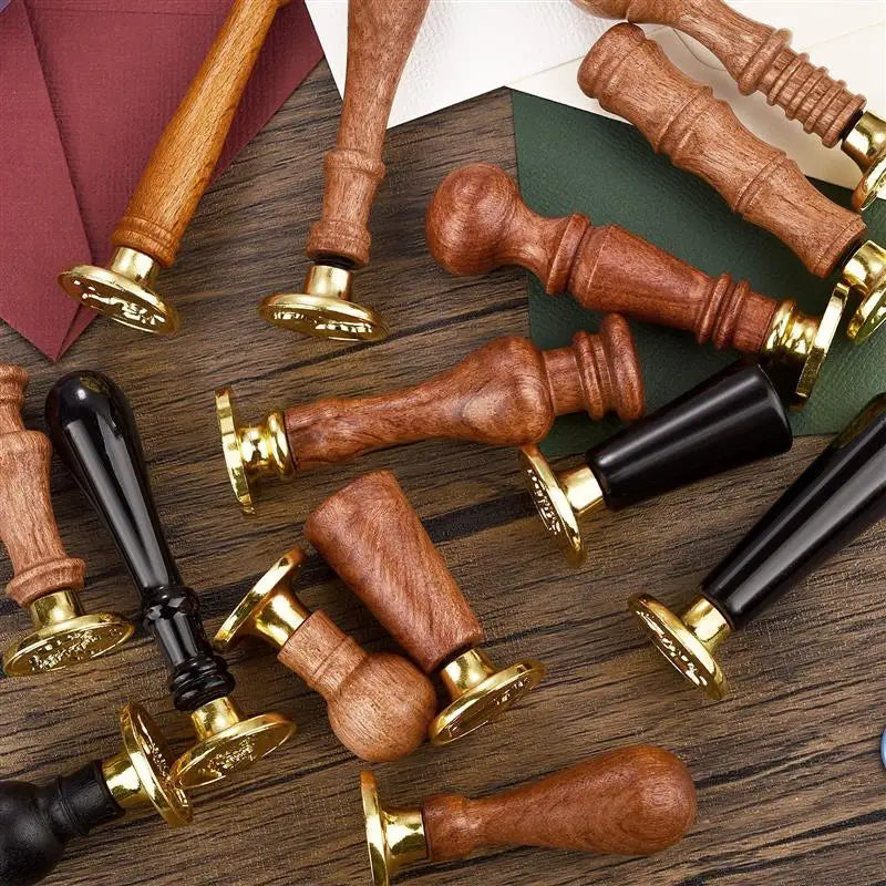 Ergonomische Griffe aus Birnenholz für Stempel und Wachssiegel