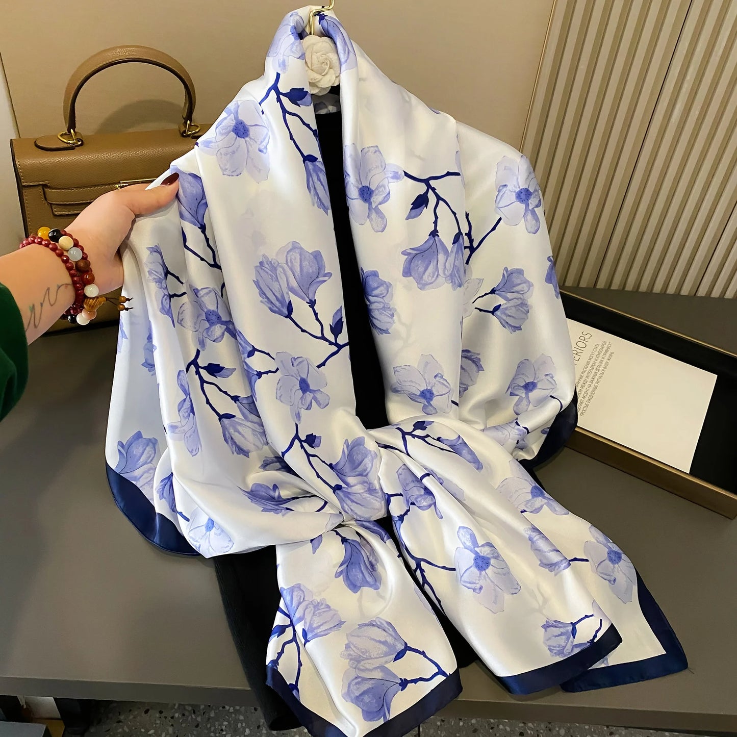 Weicher Damen Schal 180x90 cm mit Cartoon-Druckdesign