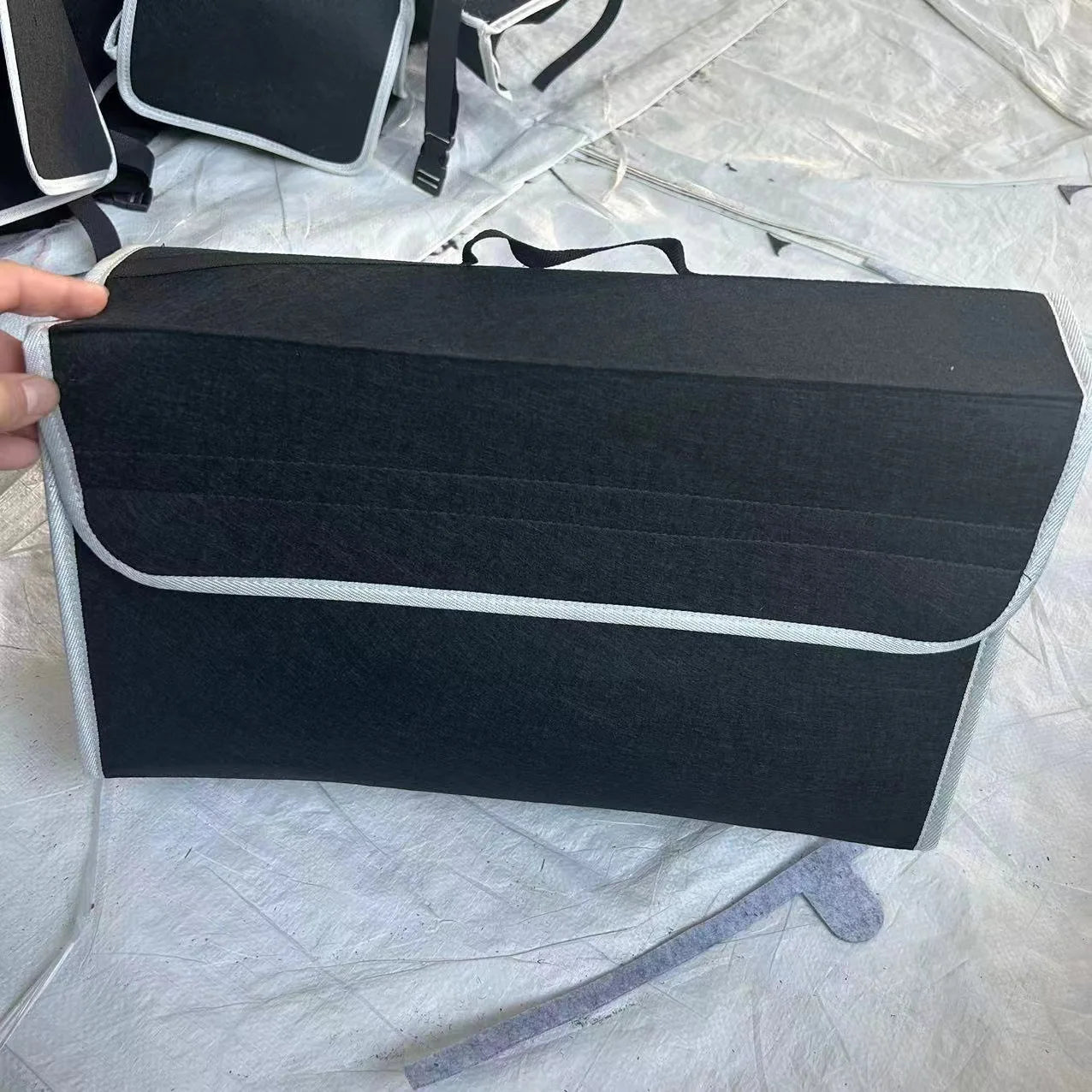 Graues Anti-Rutsch Kofferraum Organizer Fach aus Weichfilz – Werkzeug Aufbewahrung