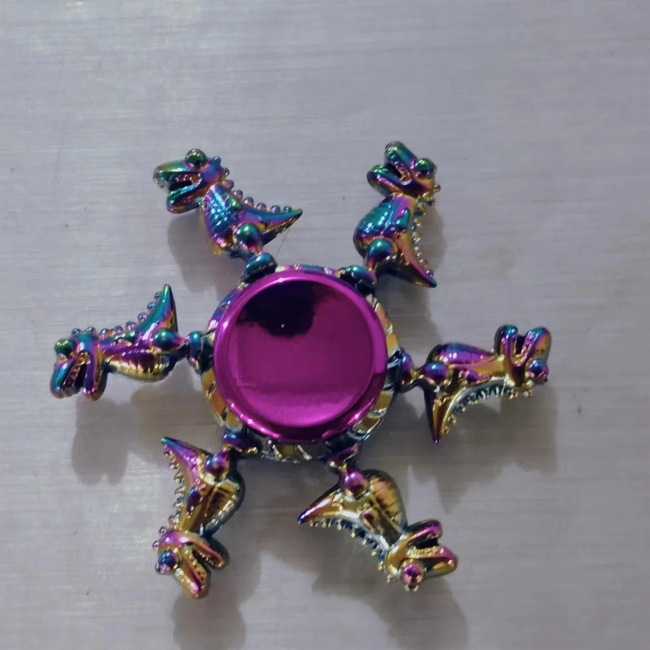 Bunter Metall Fidget Spinner für Stressabbau und Konzentration