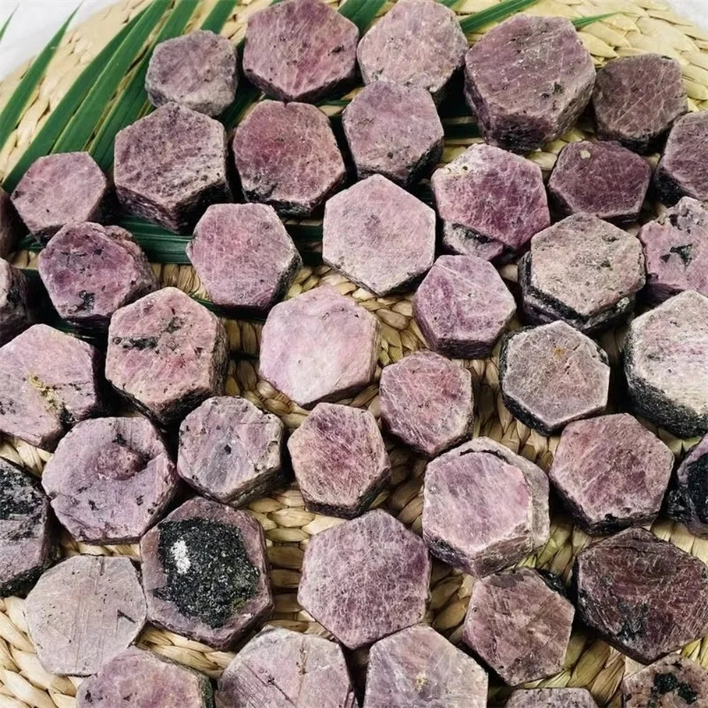 Naturstein Rubin Korund Rohstein Heilkristall Energie Mineralkristall Quarz