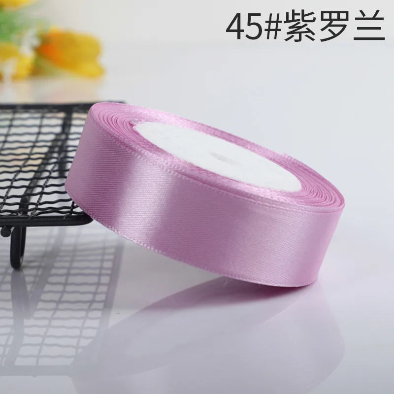 Vielseitige Satinbänder in 10 Farben für festliche Dekorationen