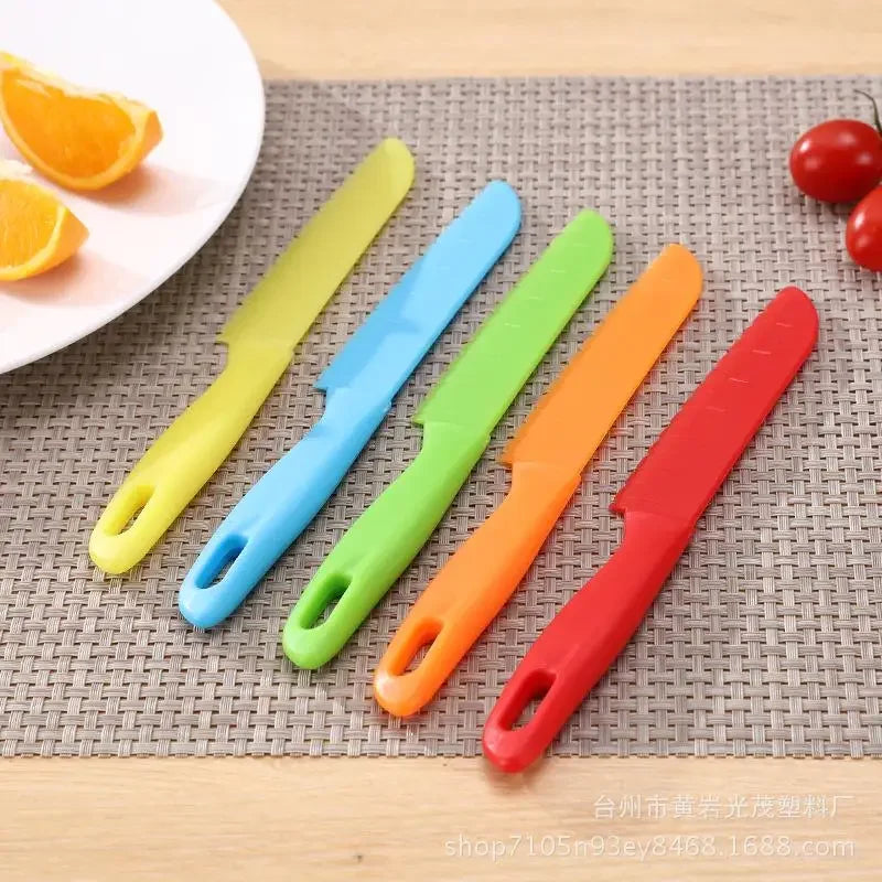 Sichere Kunststoff Kinder Küchenmesser mit Sägezahn Klinge für Obst und Gemüse