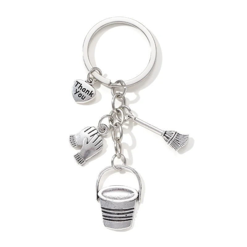 Robuster Schlüsselanhänger Reinigungsthema – Stilvolles Metall-Design als Geschenk