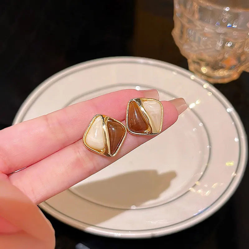 Vintage Quadratische Harz Ohrstecker in Weiß und Kaffee für Damen