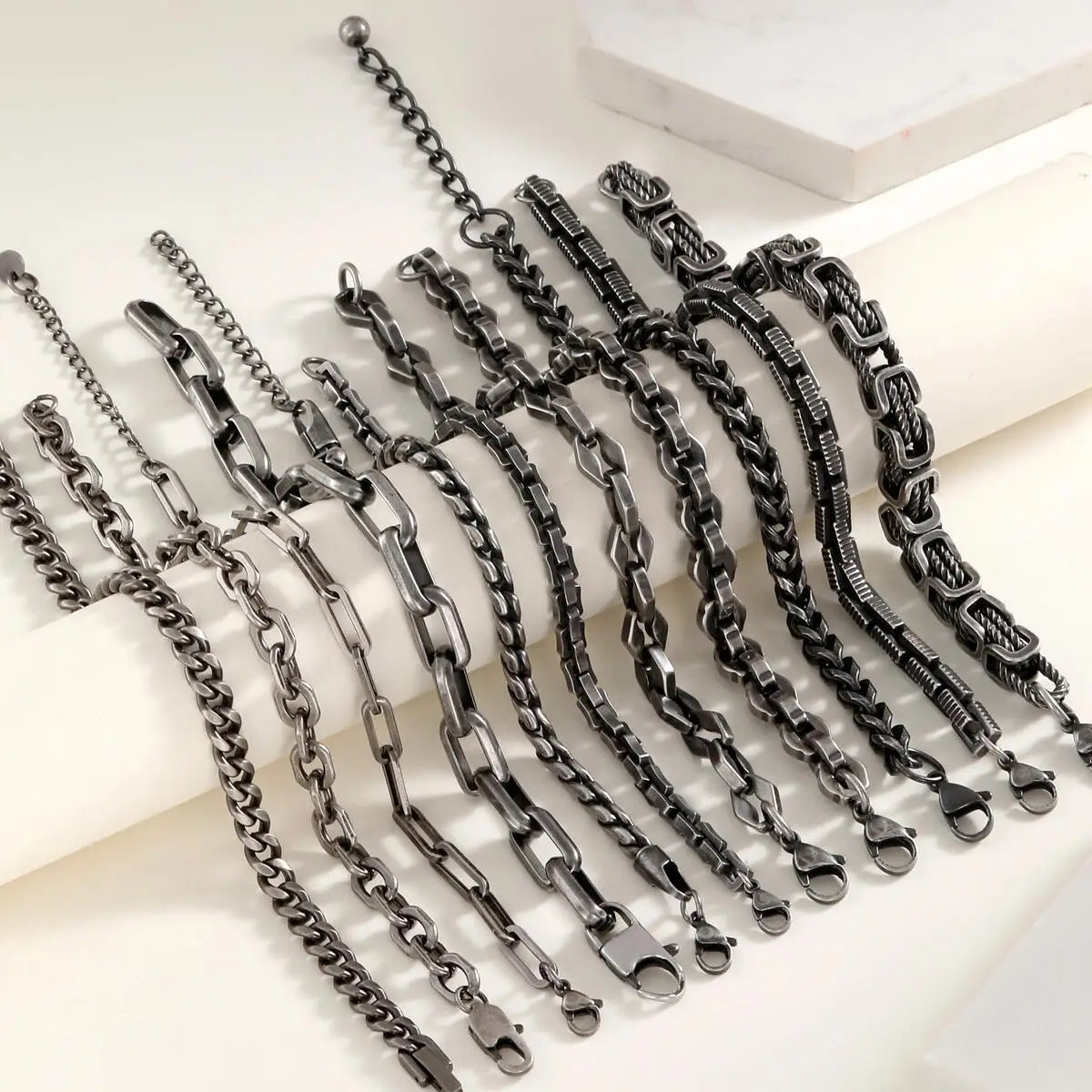 Byzantinisches Herren Armband 8mm Edelstahl retro grau