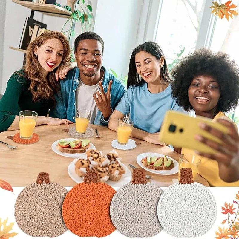 4-teiliges handgewebtes Kürbis-Untersetzer-Set für Herbstdekoration